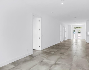 2065 Goldenrod Street - Photo Thumbnail 5
