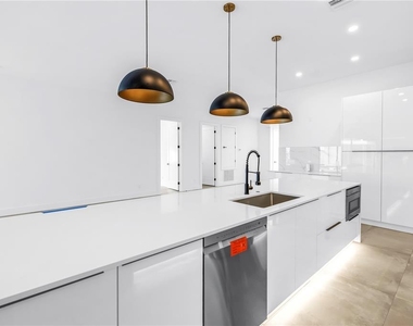 2065 Goldenrod Street - Photo Thumbnail 11