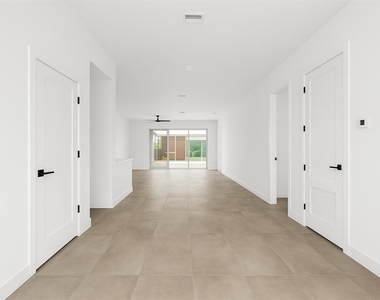2065 Goldenrod Street - Photo Thumbnail 6