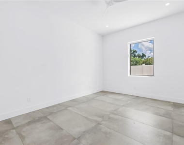 2065 Goldenrod Street - Photo Thumbnail 12