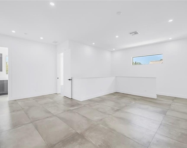 2065 Goldenrod Street - Photo Thumbnail 22