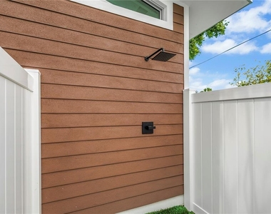 2065 Goldenrod Street - Photo Thumbnail 60