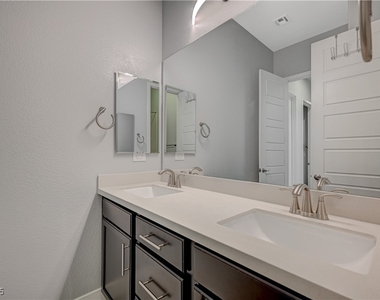 3943 Reyes Avenue - Photo Thumbnail 30