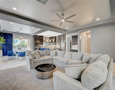 3943 Reyes Avenue - Photo Thumbnail 8