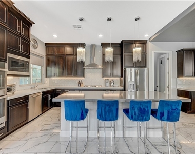 3943 Reyes Avenue - Photo Thumbnail 13