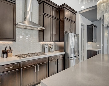 3943 Reyes Avenue - Photo Thumbnail 18