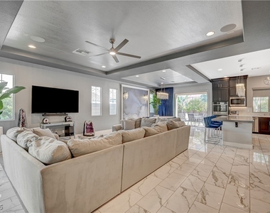 3943 Reyes Avenue - Photo Thumbnail 4