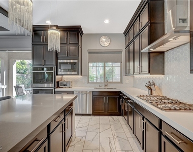 3943 Reyes Avenue - Photo Thumbnail 16
