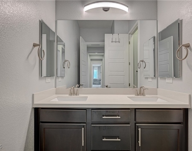 3943 Reyes Avenue - Photo Thumbnail 28