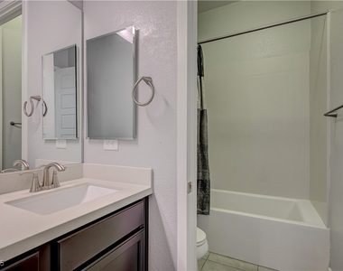 3943 Reyes Avenue - Photo Thumbnail 29