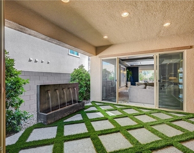 3943 Reyes Avenue - Photo Thumbnail 48