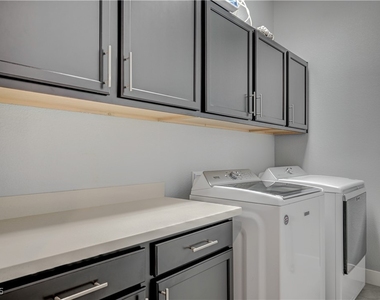 3943 Reyes Avenue - Photo Thumbnail 26