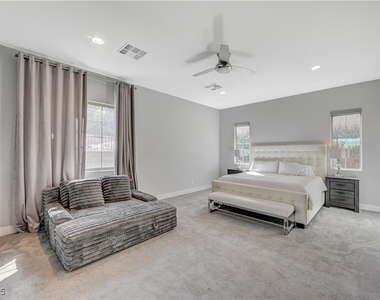 3943 Reyes Avenue - Photo Thumbnail 35