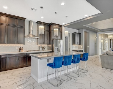 3943 Reyes Avenue - Photo Thumbnail 12