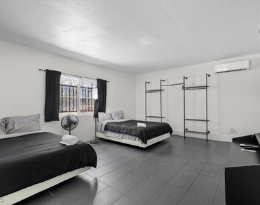 2571 Vegas Valley Drive - Photo Thumbnail 23