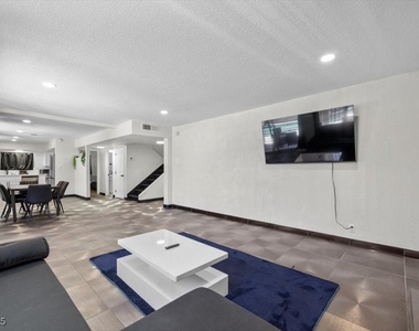 2571 Vegas Valley Drive - Photo Thumbnail 5