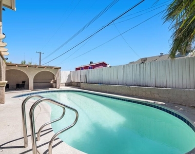 2571 Vegas Valley Drive - Photo Thumbnail 35
