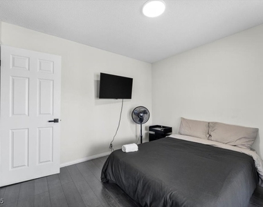 2571 Vegas Valley Drive - Photo Thumbnail 17