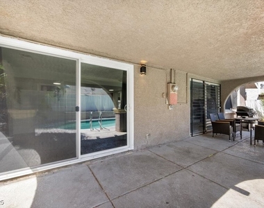 2571 Vegas Valley Drive - Photo Thumbnail 31