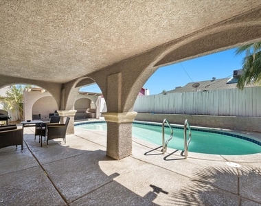 2571 Vegas Valley Drive - Photo Thumbnail 32