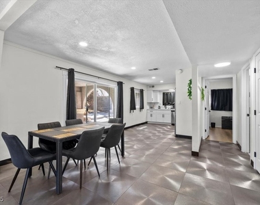 2571 Vegas Valley Drive - Photo Thumbnail 7