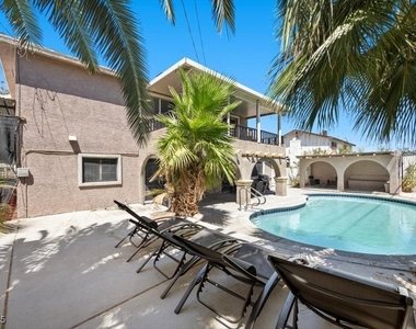 2571 Vegas Valley Drive - Photo Thumbnail 36