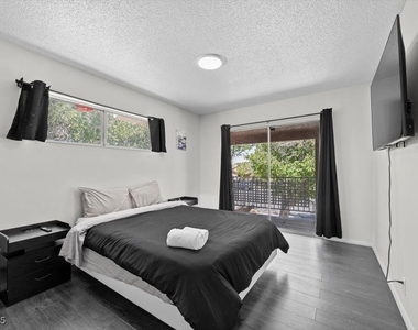 2571 Vegas Valley Drive - Photo Thumbnail 12