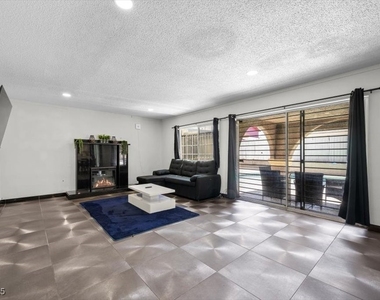2571 Vegas Valley Drive - Photo Thumbnail 3