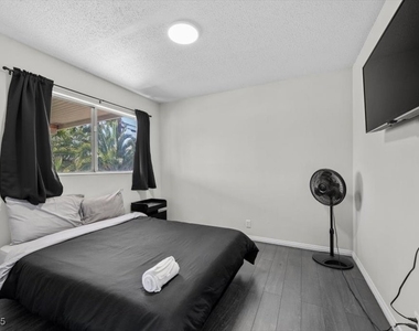 2571 Vegas Valley Drive - Photo Thumbnail 21