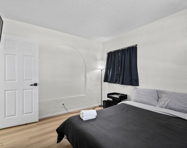 2571 Vegas Valley Drive - Photo Thumbnail 28