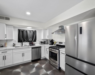 2571 Vegas Valley Drive - Photo Thumbnail 11