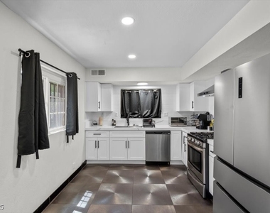 2571 Vegas Valley Drive - Photo Thumbnail 10