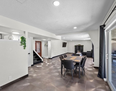 2571 Vegas Valley Drive - Photo Thumbnail 8