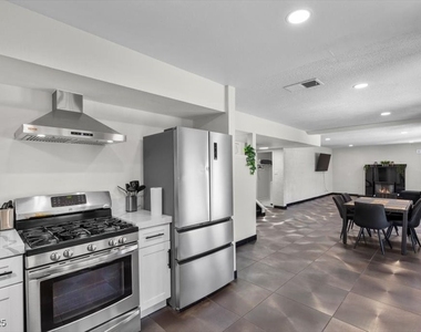 2571 Vegas Valley Drive - Photo Thumbnail 9