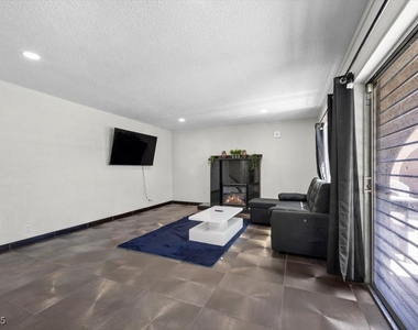 2571 Vegas Valley Drive - Photo Thumbnail 4