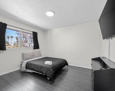 2571 Vegas Valley Drive - Photo Thumbnail 26