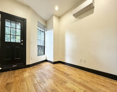 758 Putnam Avenue - Photo Thumbnail 3