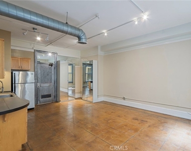108 W 2nd Street - Photo Thumbnail 8