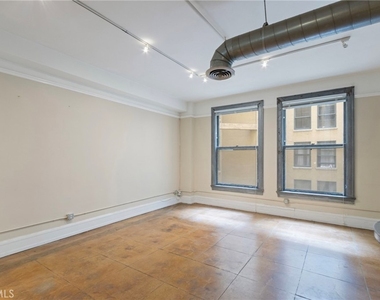 108 W 2nd Street - Photo Thumbnail 9