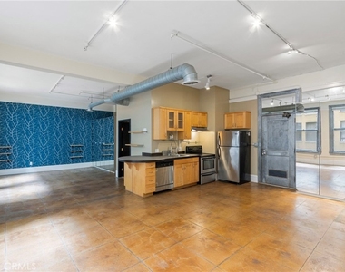 108 W 2nd Street - Photo Thumbnail 7