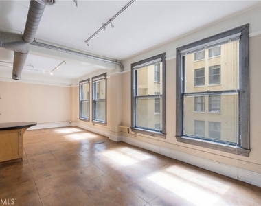 108 W 2nd Street - Photo Thumbnail 12