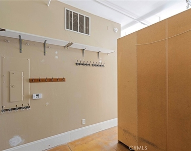 108 W 2nd Street - Photo Thumbnail 15