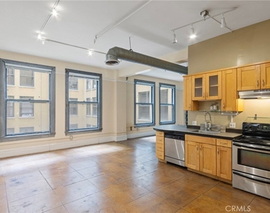 108 W 2nd Street - Photo Thumbnail 5