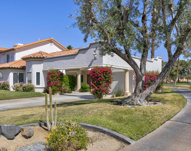 651 Vista Lago Circle N - Photo Thumbnail 17