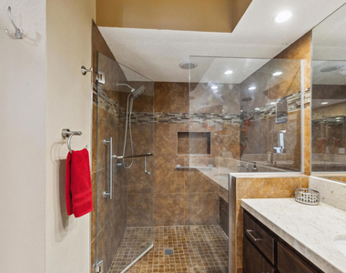 651 Vista Lago Circle N - Photo Thumbnail 11