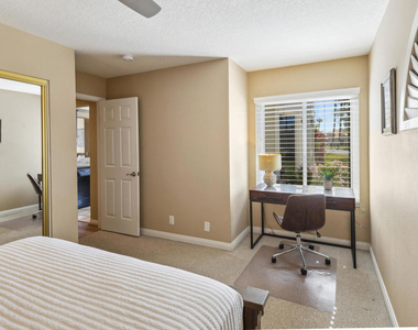 651 Vista Lago Circle N - Photo Thumbnail 13