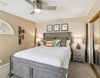 651 Vista Lago Circle N - Photo Thumbnail 12