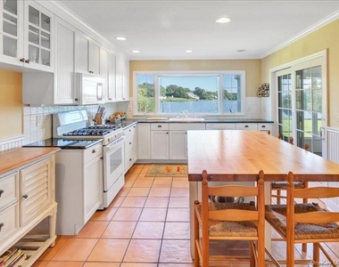 44 Griffing Avenue - Photo Thumbnail 10