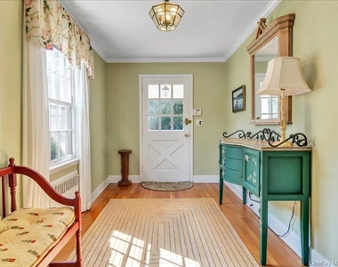 44 Griffing Avenue - Photo Thumbnail 4