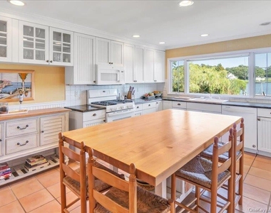 44 Griffing Avenue - Photo Thumbnail 12